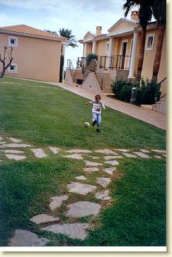 20071021-13 Voetballen voor het huisje